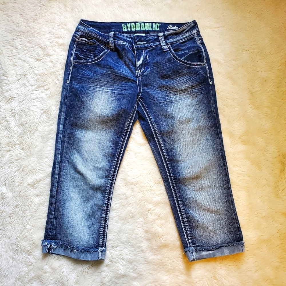 8 Hydraulic Bailey Women's Capris. Faded Style. EUC.